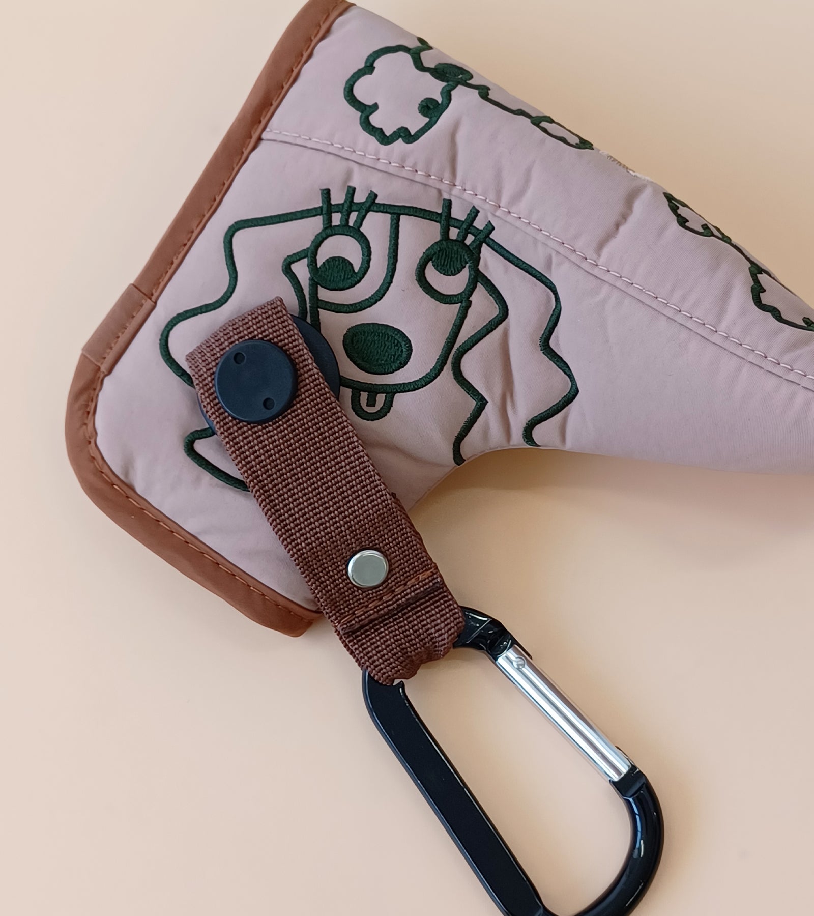 変顔キャラクター刺繍ピン型パターカバー