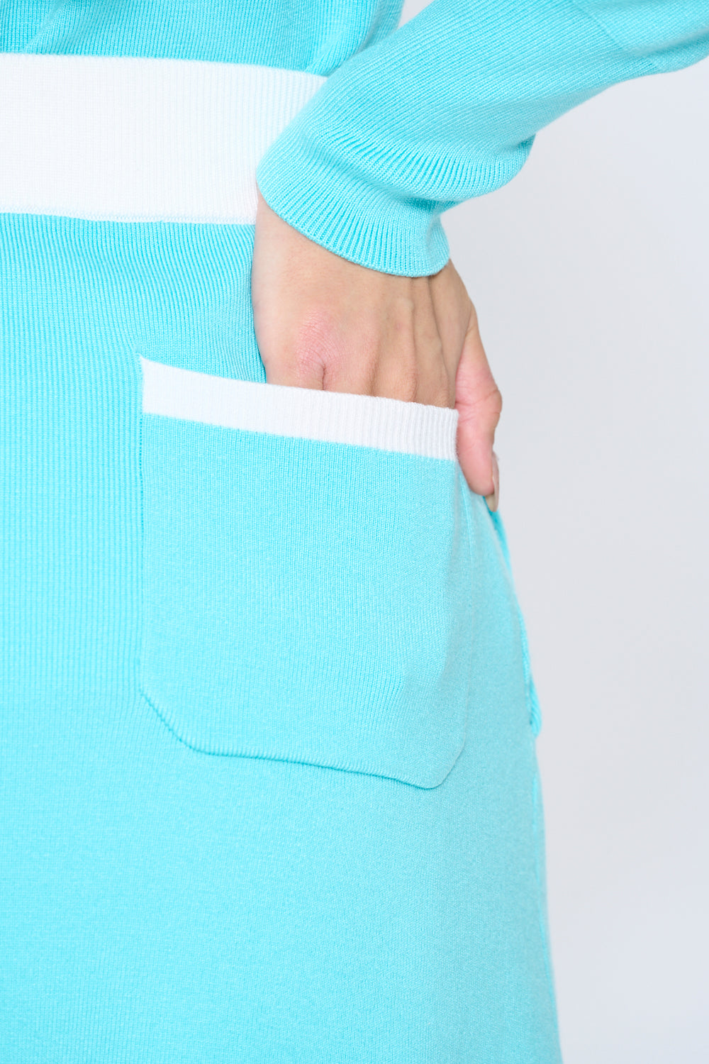 Bicolor knit skirt (701H6560K)