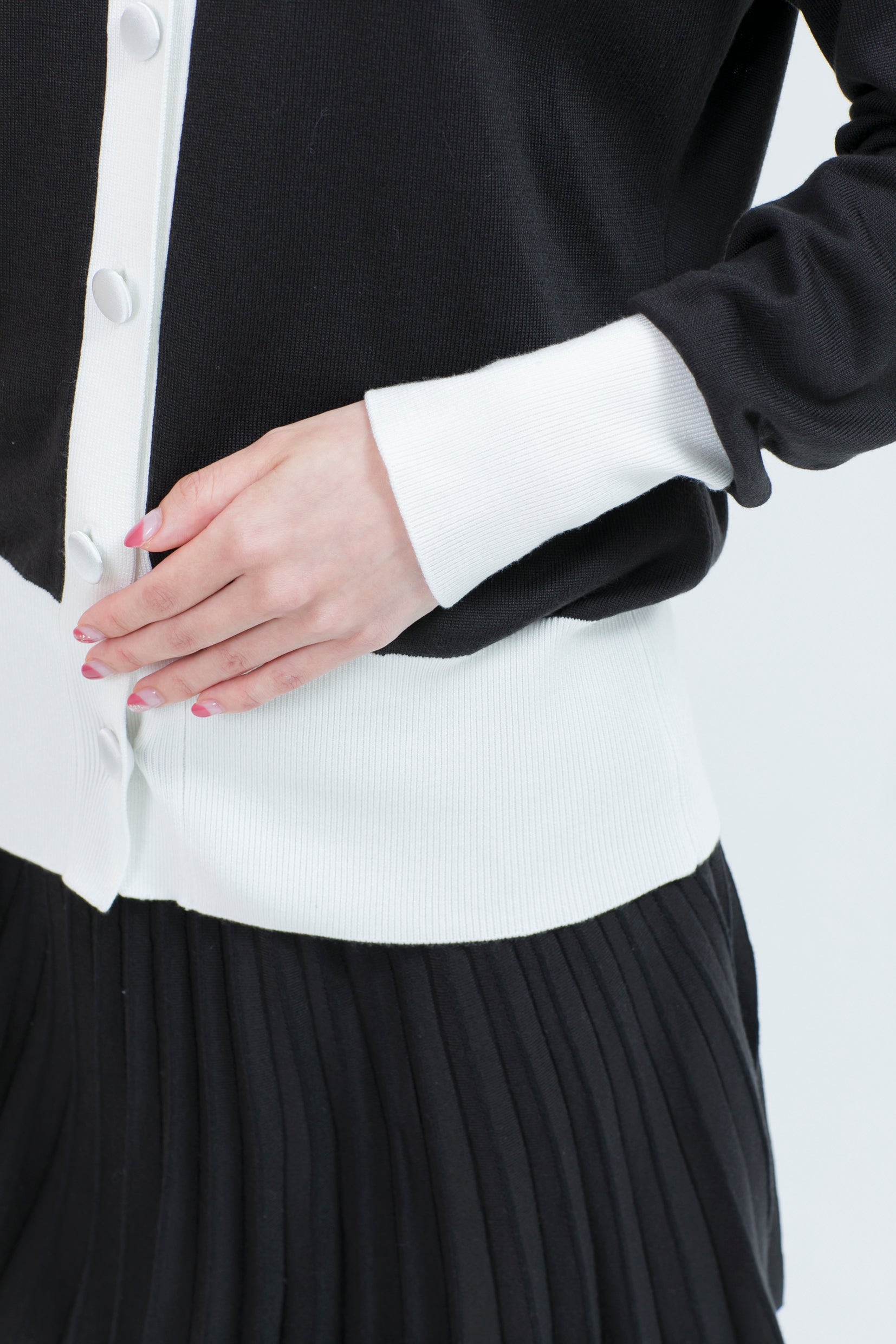 Bicolor long sleeve knit cardigan (701H8212K)