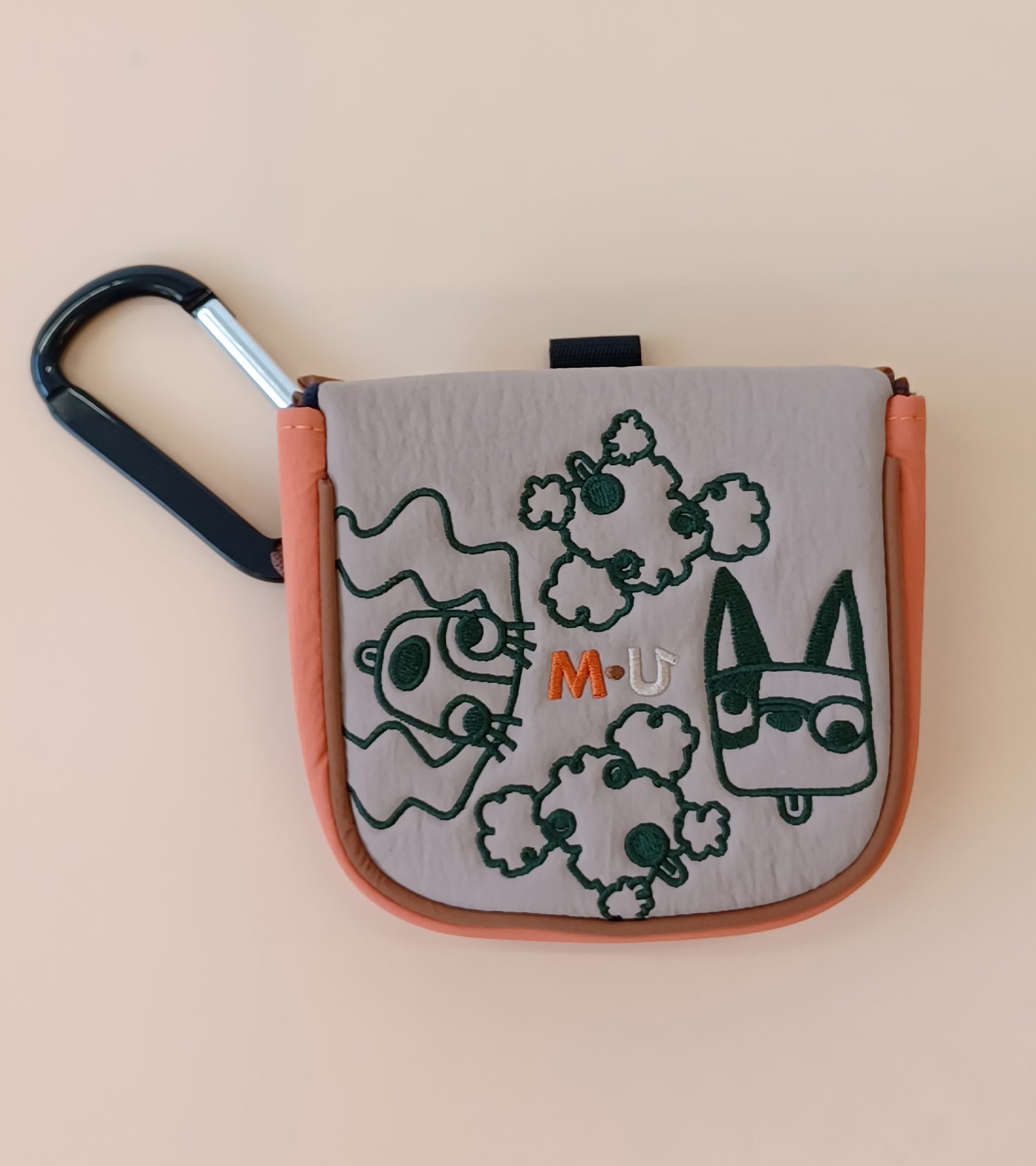 変顔キャラクター刺繍スパイダー型パターカバー