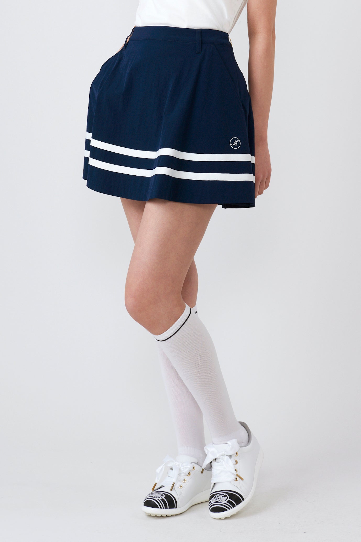 Line detail flare skirt (701J2506)